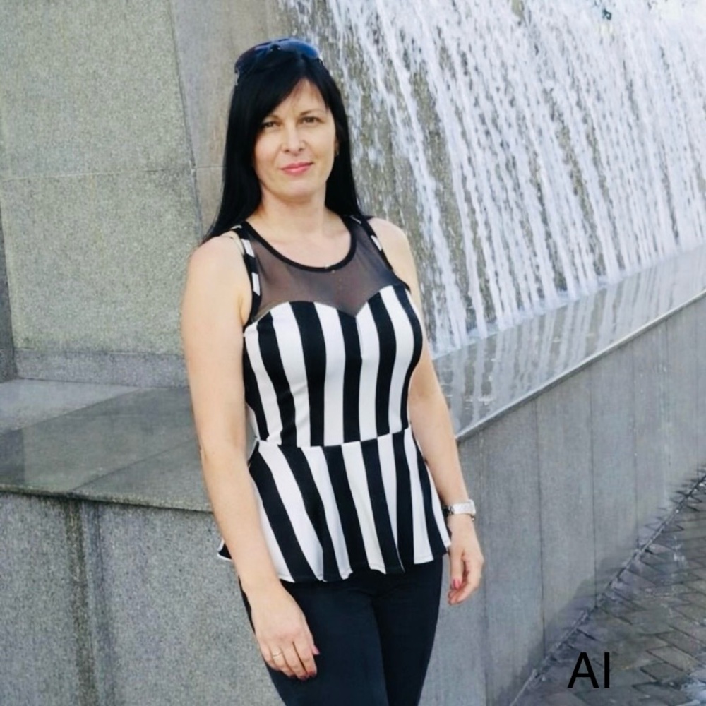 Vintage Love J Black and White Striped TOP SLEEVELESS  size Medium